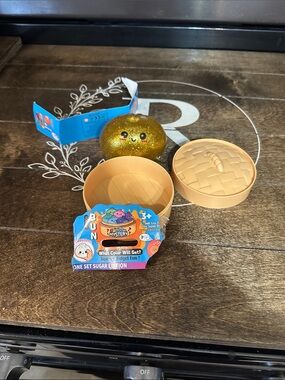 RAINBOW MYSTERY Gold Glitter Squishy Surprise Toy
